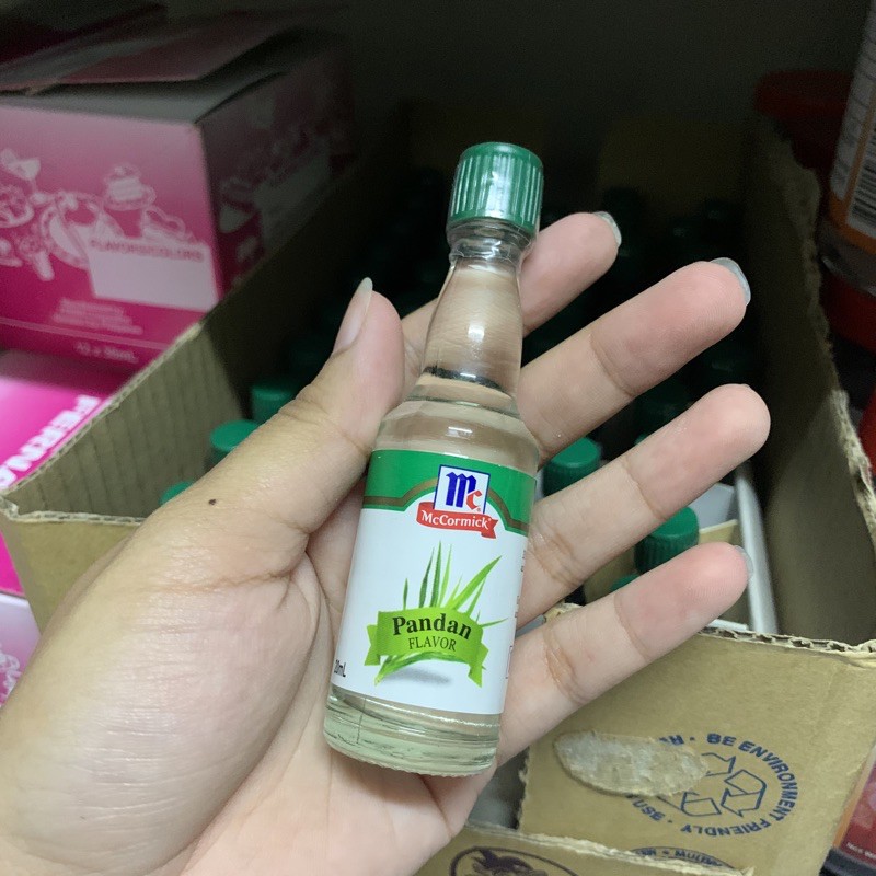 FOOD FLAVORING MCCORMICK 20ML CAKES PASTRIES ESSENCE VANILLA ALMOND