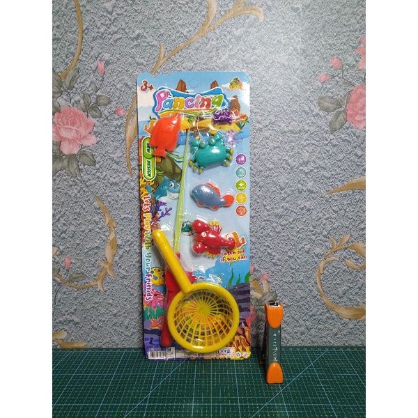 Children's Toy Fishing Rod set Contains 4 Fish. Plastic Material