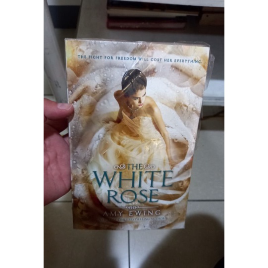 The White Rose , Amy Ewing ( Trade Paper ).. Shopee Philippines