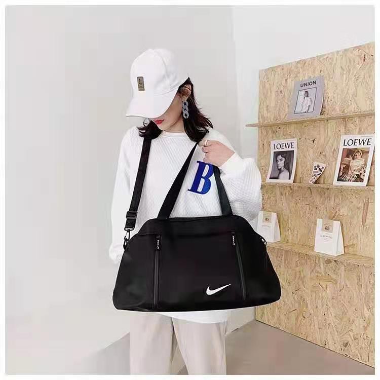 Nikes High capacity Travel Bag / Weekend Bag / Travel Totes / Gym Bag