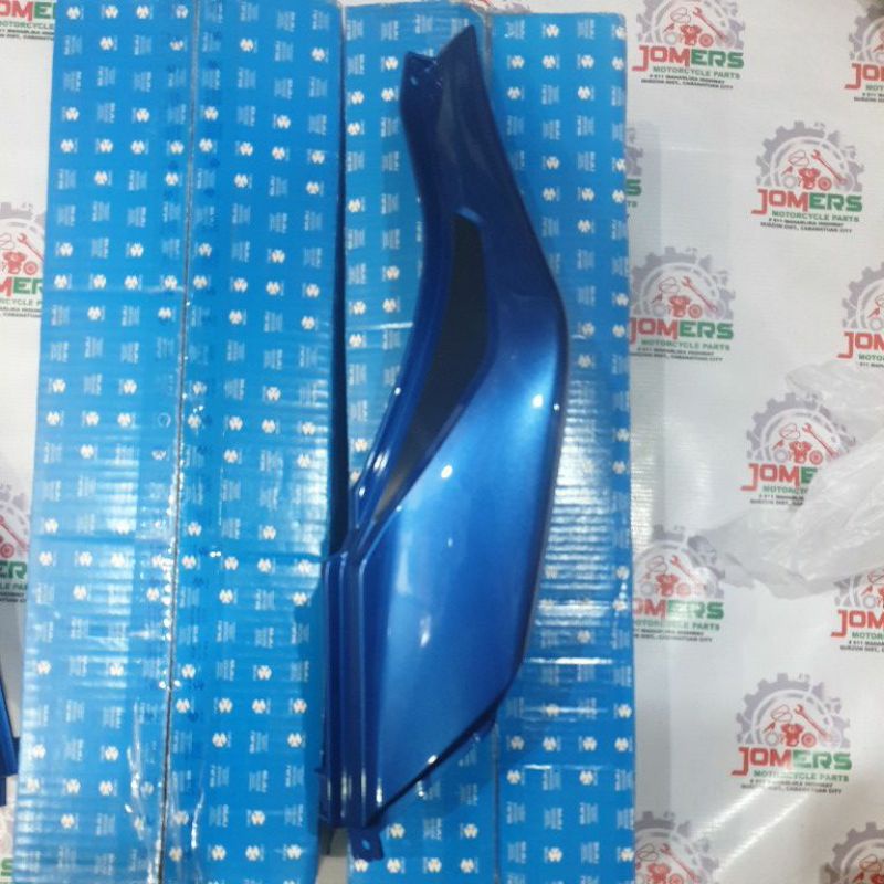 DOMINAR 400 SEAT COWL LEFT / RIGHT CALIFORNIA BLUE GENUINE ( mel