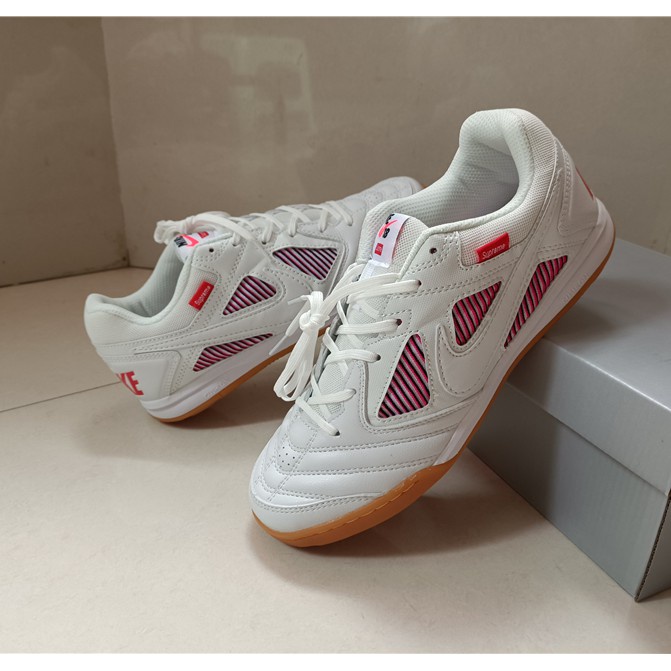 Supreme x Nike SB Gato Limited edition futsal shoes，Men's Leather flat