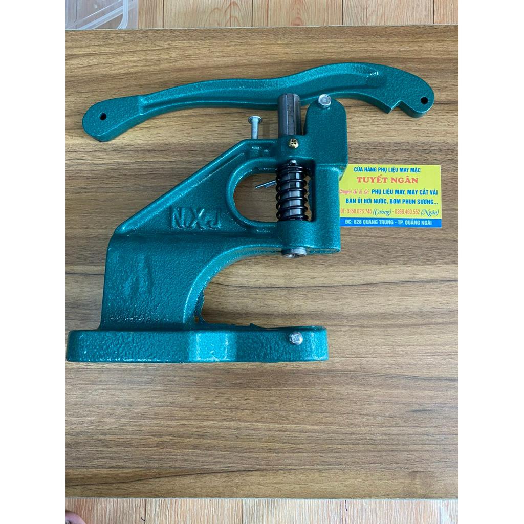 Multipurpose Button Closer Can Close Many Types Of Buttons (sp Does