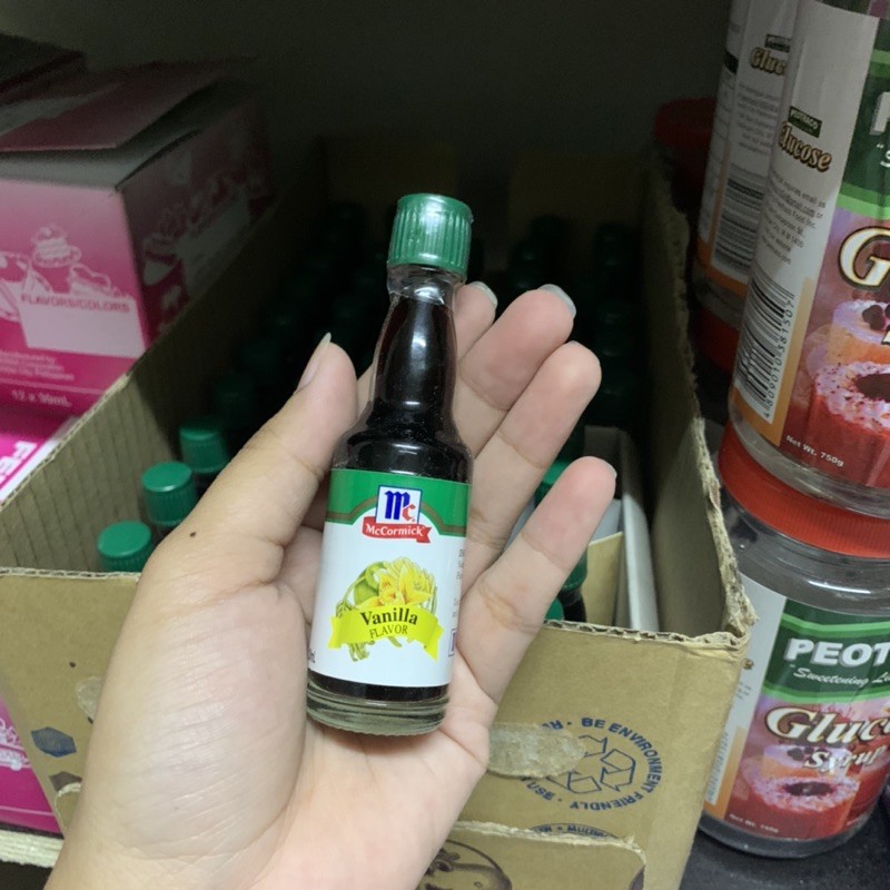 FOOD FLAVORING MCCORMICK 20ML CAKES PASTRIES ESSENCE VANILLA ALMOND