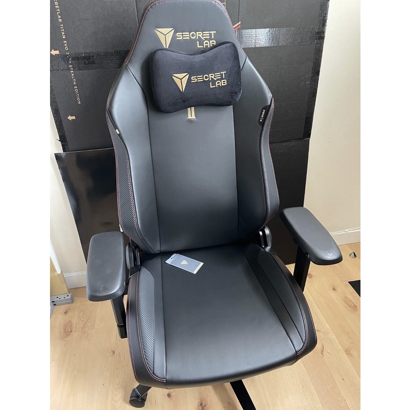 Secretlab TITAN Evo 2022 Series Stealth Black, Regular Size + pillow gaming chair