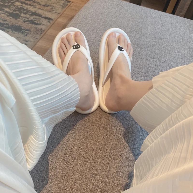 Flipflops women wear summer 2022 new net red flat bottom beach beach