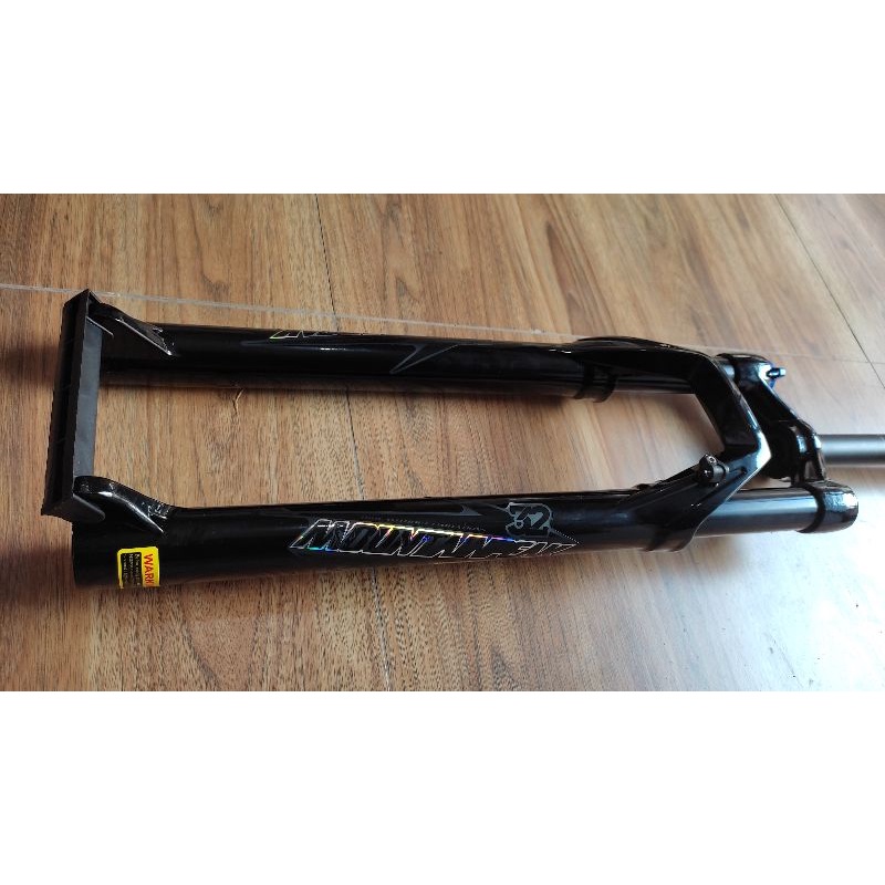 SATURN SKOLL AIR SHOCK RED STANCHION AND MOUNTAINPEAK AIRSHOCK 27.5 and