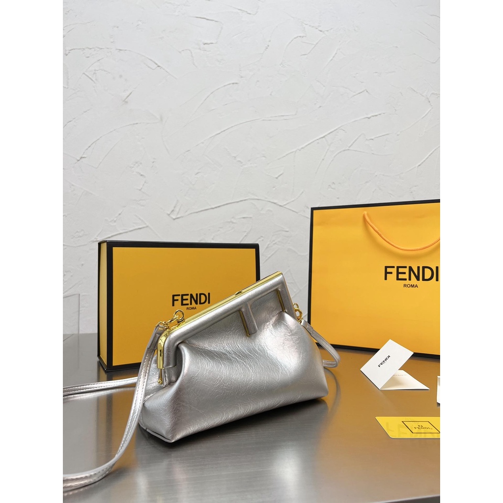Silverlevel new Fendi First handbag Fendi new handbag texture