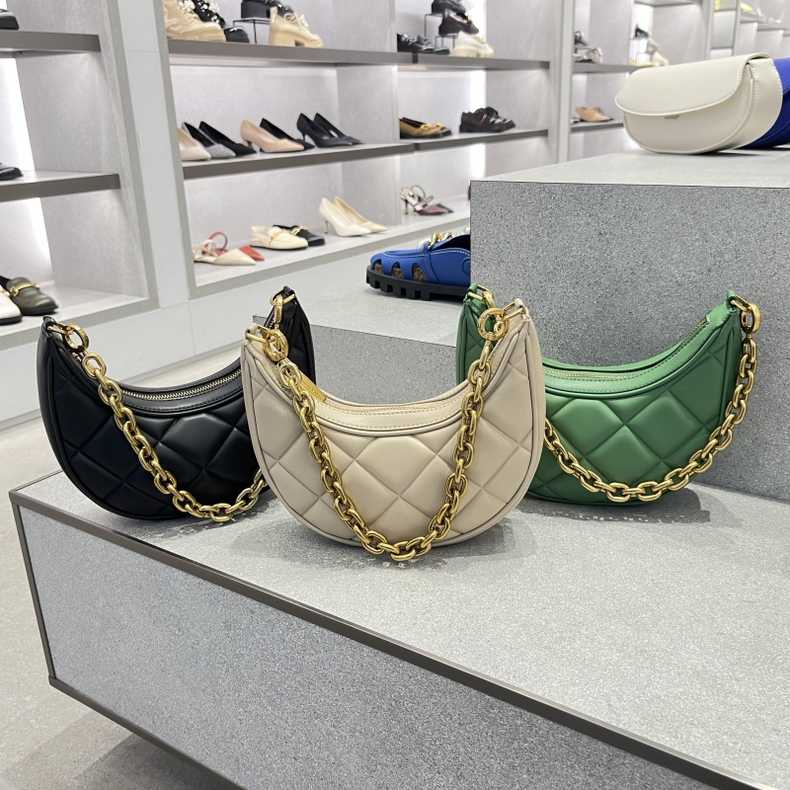 Winter 2022 new diamond chain hand bill of lading shoulder and armpit bag female bag half arc
