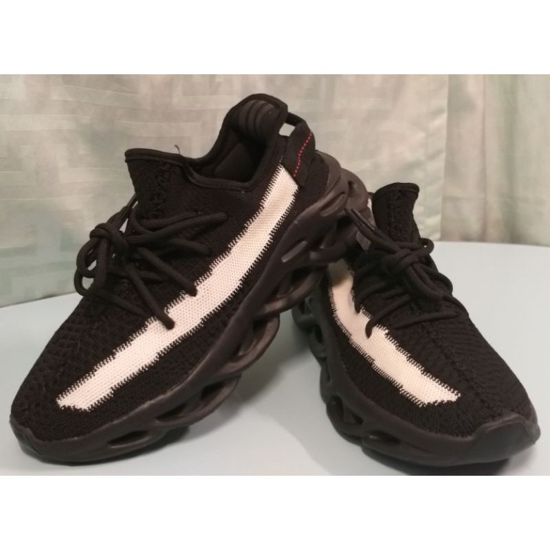 Yeezy running shoes (unisex) Shopee Philippines