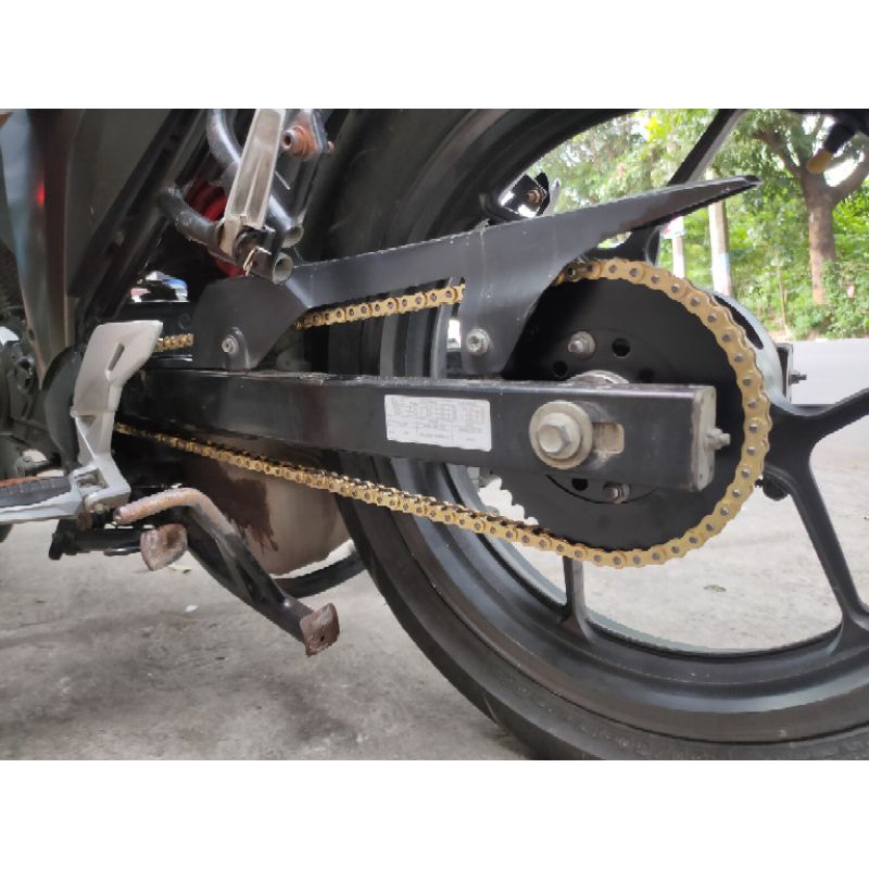 SUZUKI GIXXER CARB / GIXXER FI SPROCKET SET BLACK / GOLD COMBI Shopee