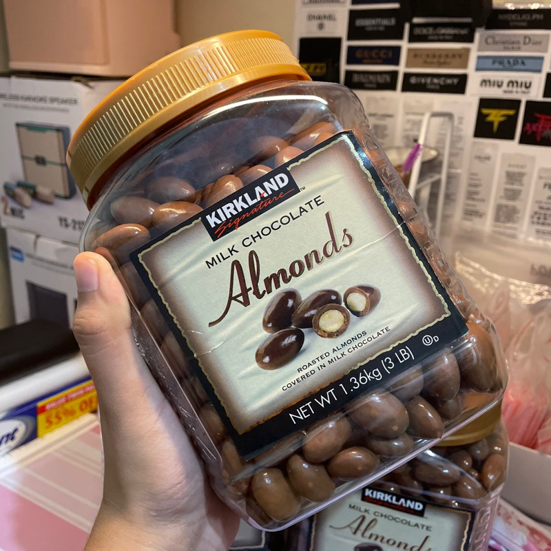 Kirkland Signature Milk Chocolate Almonds 1.36kg or 3lb (SEPT 2024