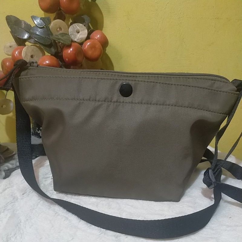 UNIQLO NYLON CROSSBODY BAG Shopee Philippines
