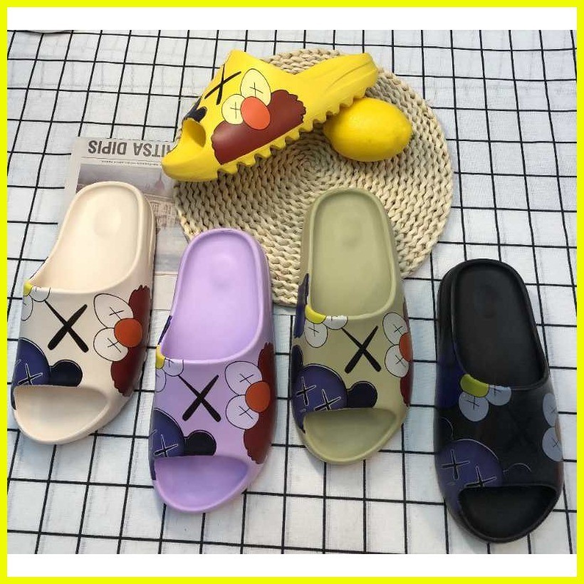 【hot sale】 SlipperBoutique Kanye Yeezy Slides x Kaws Cartoon Sandals