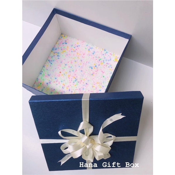 Gift Box 30 * 30 * 30 With 1 / 2 Full Color HanaGiftBox Foam Beads