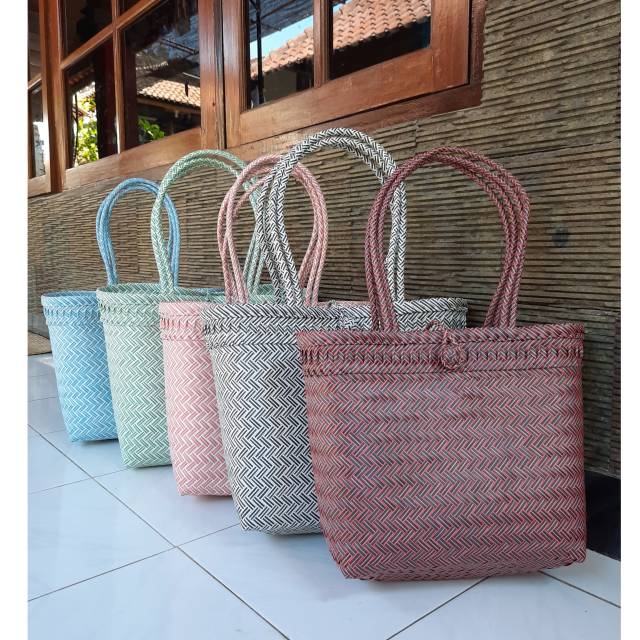 Plastic Woven Bags/ Shopping Bags/ Plastic Bags/ Hampers Bags/ Women's Bags/ Wiralurik Tote Bags