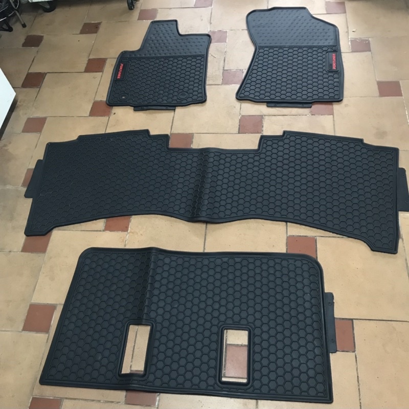 Rubber Floor Mats, Rubber Floor Linings According To Toyota Fortuner