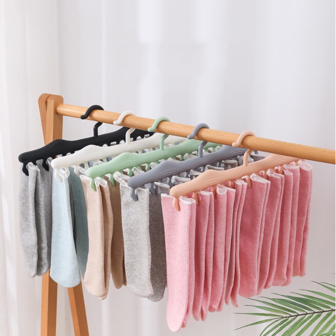 Multifunctional windbreaker rack Anti blow off buckles Plastic hangers