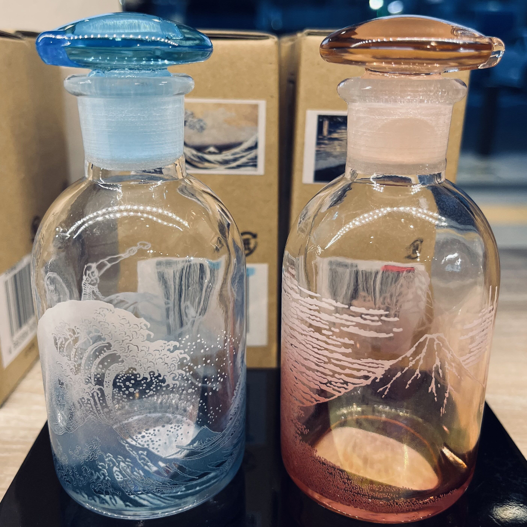 Edo glass soy sauce dispenser Katsushika Hokusai Thirtysix Views of