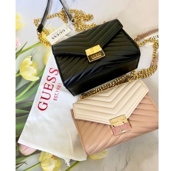 Guess กระเป๋าสะพายข้าง หน้าโซ่ lynda mini crossbody พร้อมส่ง2สี Shopee Thailand