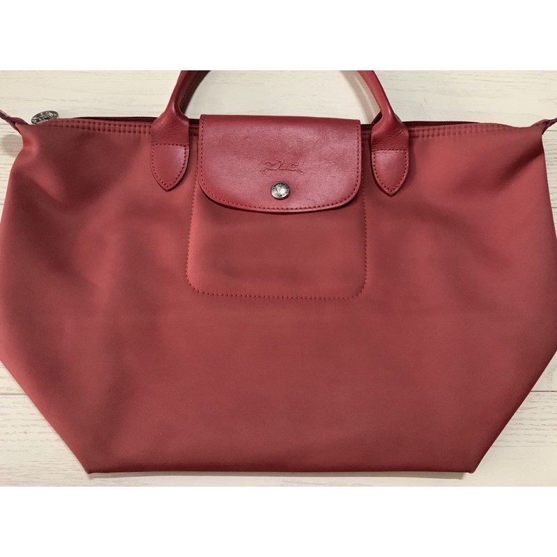 แท้ สภาพดี กระเป๋าlongchamp หูสั้น สีแดงเลือดหมู รุ่น Limited Made in