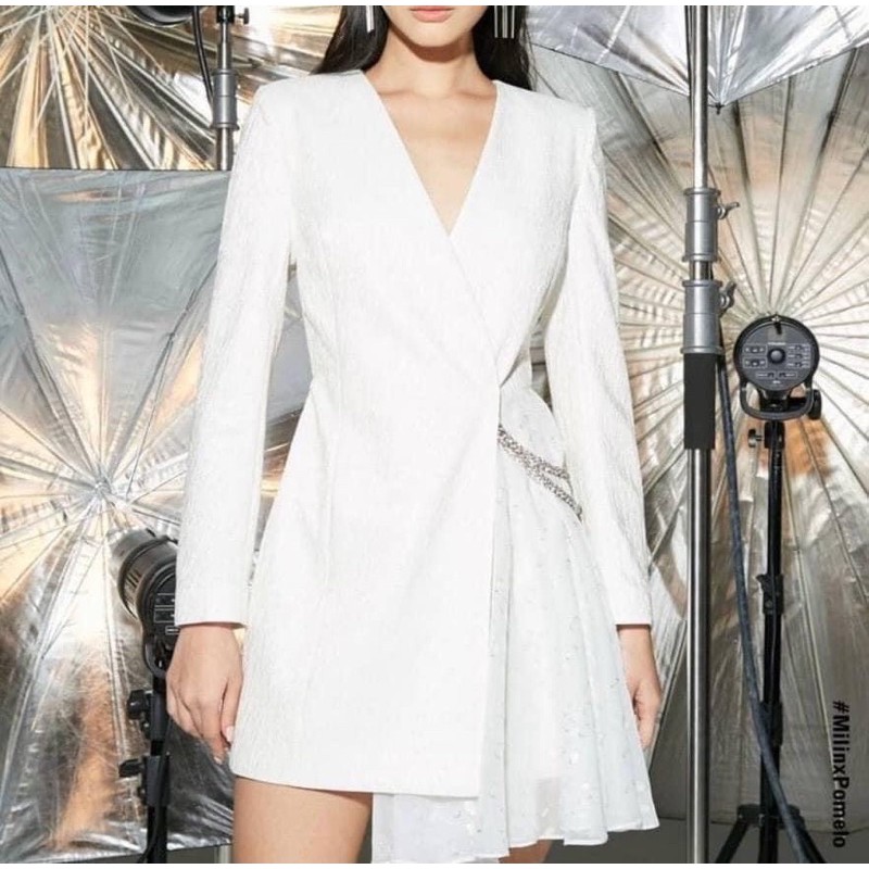 เดรส Pomelo x Milin สูทสีขาว Nittaya XS Shopee Thailand