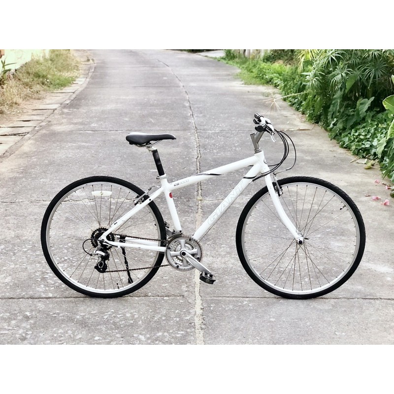 📌📌📌จักรยานทัวส์ริ่ง เก่าญี่ปุ่น ยี่ห้อ Giant cs3000 แท้ (K) สีขาวสวยๆ