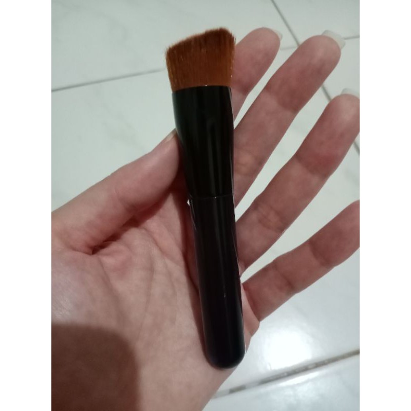 Shiseido Foundation Brush 131 แปรงลงรองพื้น ชิเซโด้ มือสอง Shopee