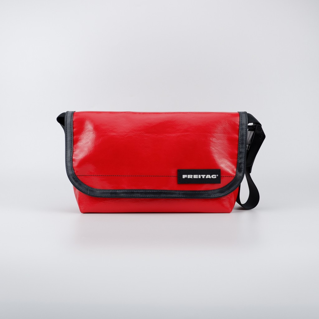 กระเป๋า Freitag Messenger bag รุ่น F41 HAWAI FIVEO ผ้าใบสีแดง ไส้สีแดง