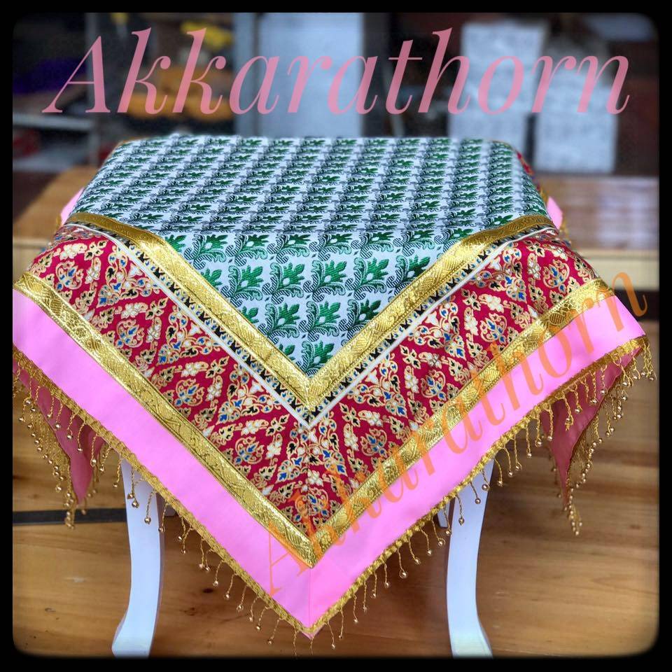 ผ้าปูโต๊ะ, ผ้าคลุมโต๊ะเคียง สีเขียวแก่ (A set of side table cloth