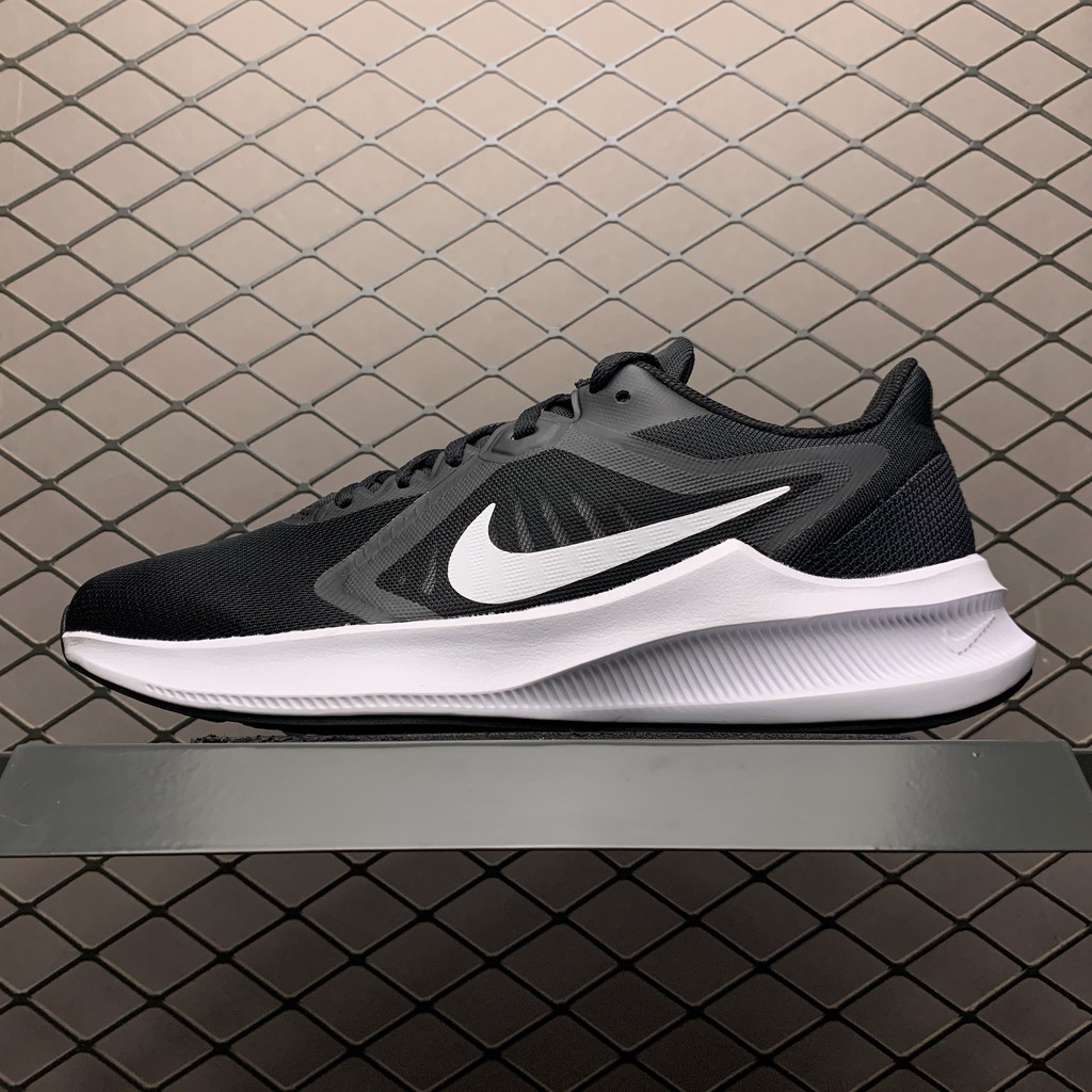 Nike Downshifter 10 รองเท้าวิ่งระบายอากาศแบบ UltraLight แบบระบายอากาศ