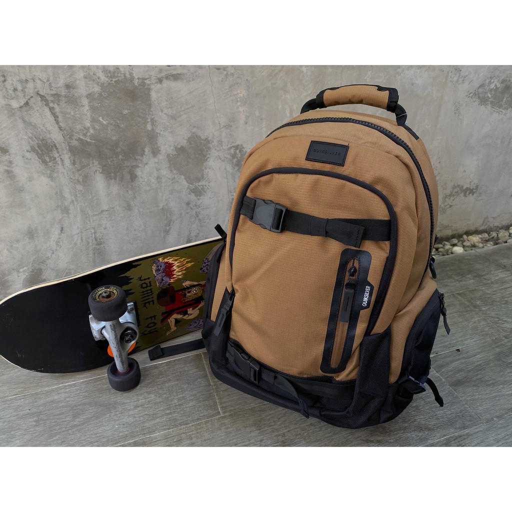กระเป๋าเป้ QUIKSILVER รุ่น Raker สีดำ,น้ำตาล กันนํ้า 100 สามารถใส่สเก็