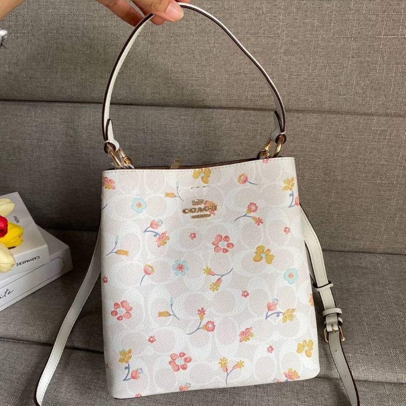 COACH C8610 SMALL TOWN BUCKET BAG Shopee Thailand