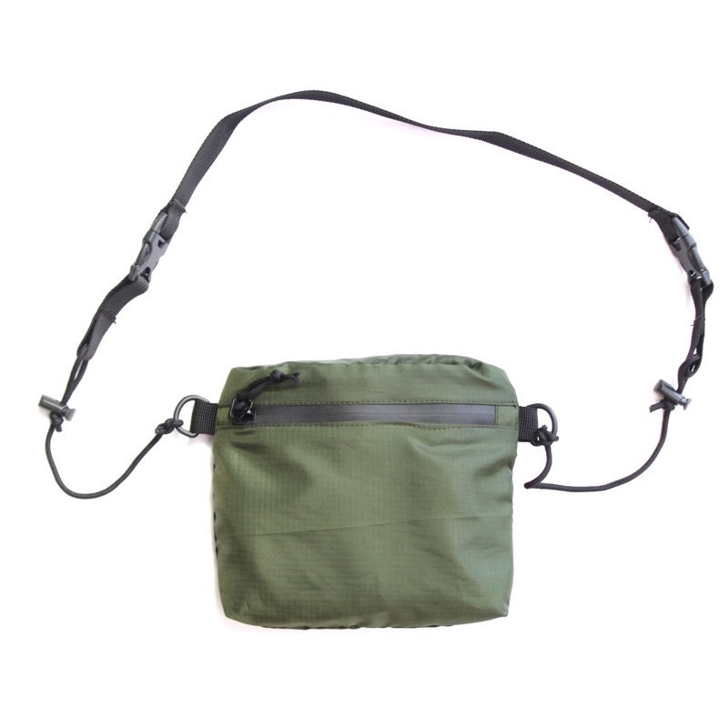 MINISO UNIQLO กระเป๋าสะพายไหล่ น้ําหนักเบา แต่งซิป กันน้ํา เหมาะกับการ