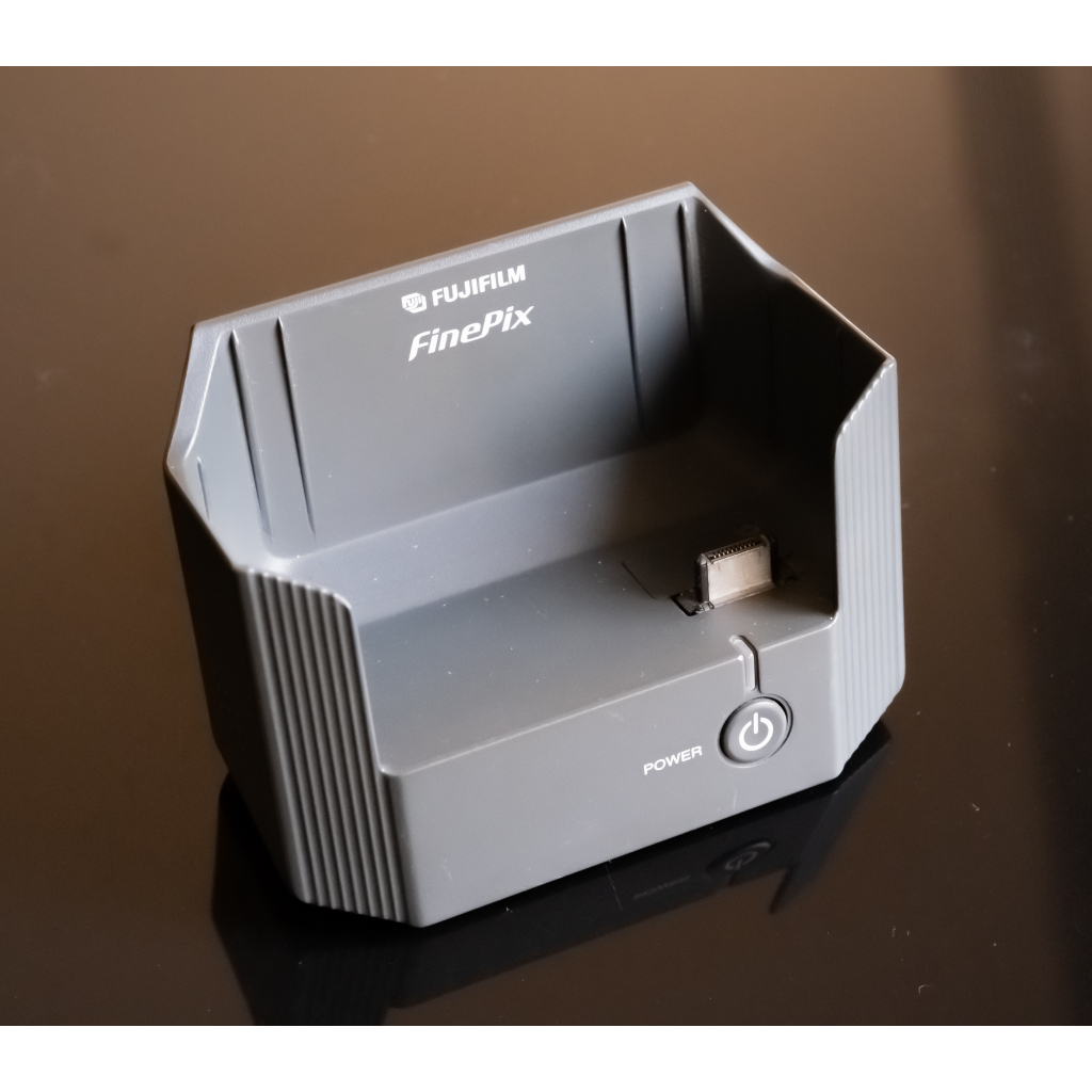 แท่นชาร์จสำหรับ กล้องดิจิตอลคอมแพครุ่น Fujifilm FinePix 4800Z 6800Z