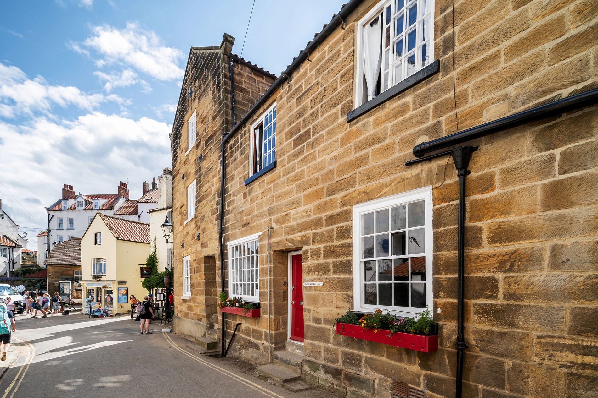 Downhill Cottage A beautifully renovated property featuring 2 en