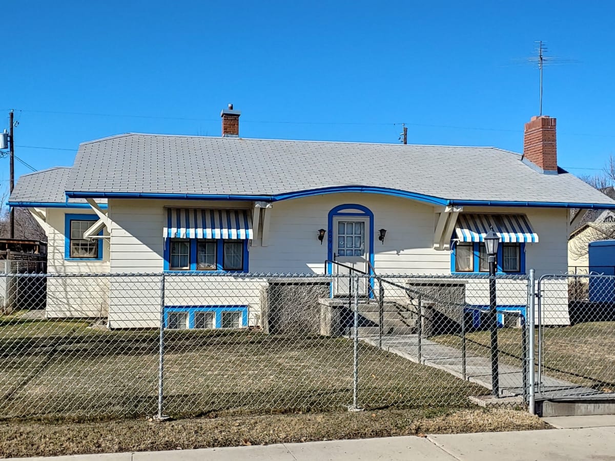 609 N 6th St, Parma ABSOLUTE AUCTION Idaho/Oregon Auction Services