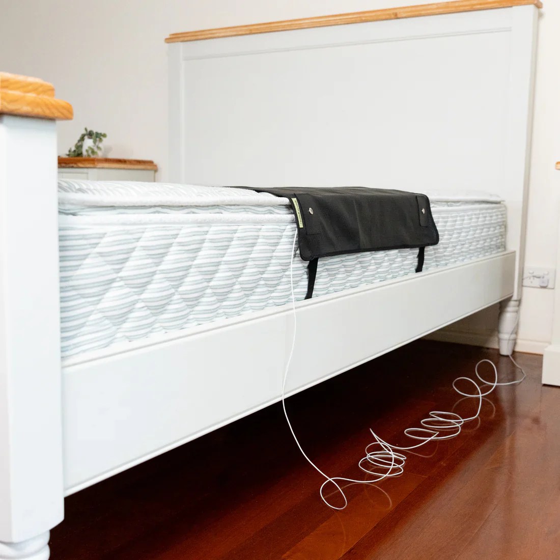 Grounding_Mattress_Pad.webp?v=1729939020