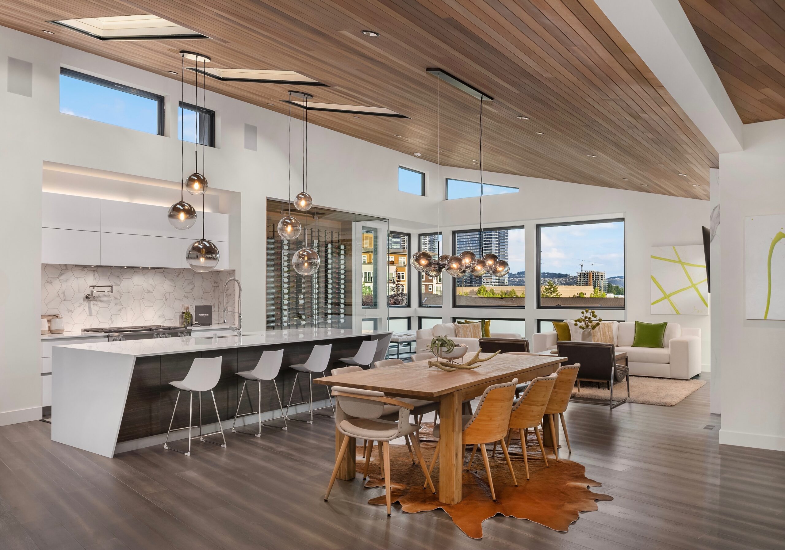 Vuecrest Bellevue's Scenic Gem with a Convenient Location Downtown