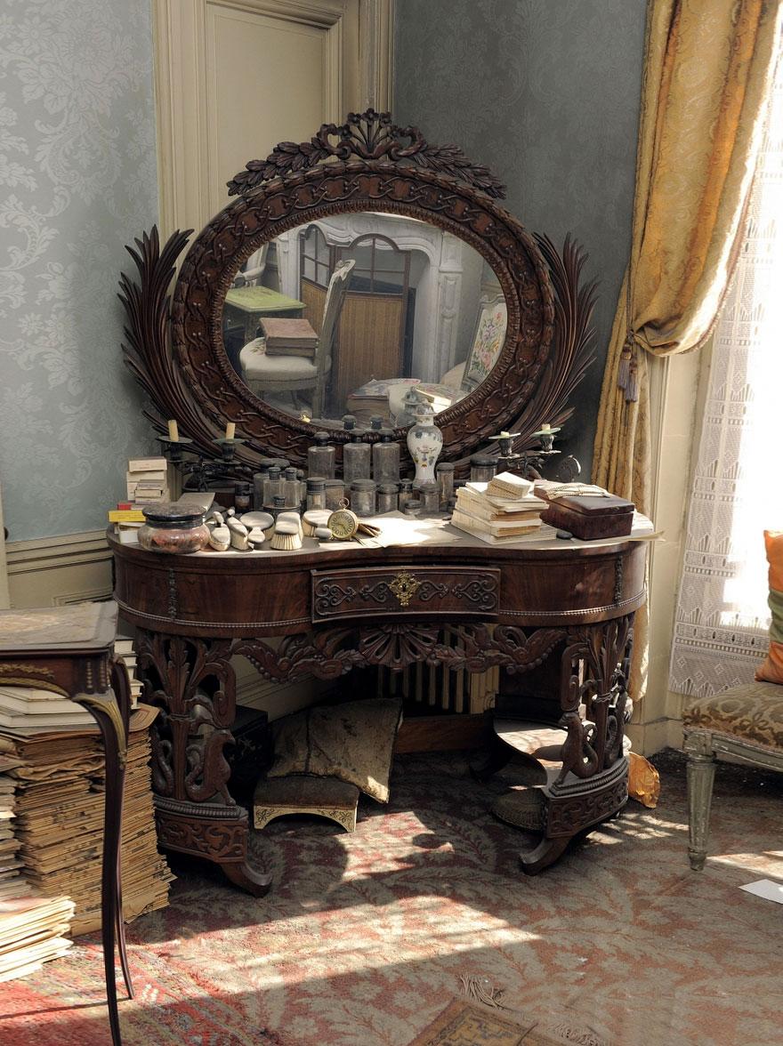 An Abandoned Paris Apartment Was Locked For 70 Years. This Peek Inside
