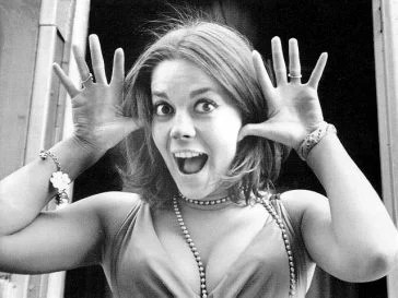 12 Suspicious, Contradictory Facts About The Mysterious Death Of