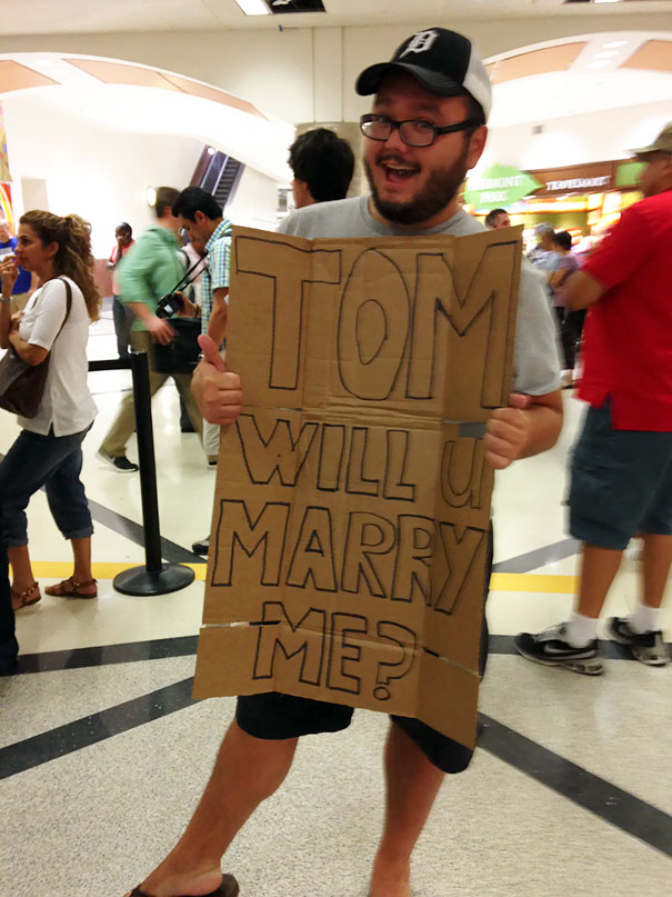 40 Most Creative And Funny Airport Pickup Signs That Were