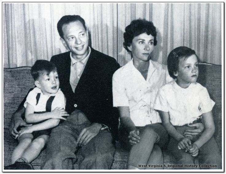 Don Knotts' Daughter Said She Had To Leave His Deathbed To Laugh