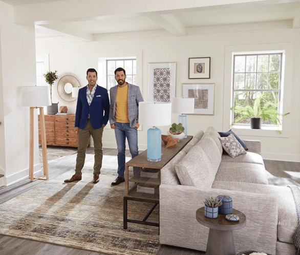 Jonathan Scott Shows Off "Broken Nose" From 'A Very Brady Renovation'