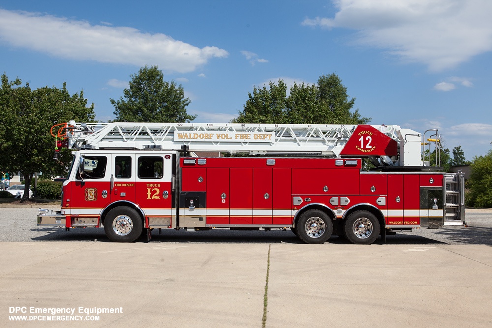 Waldorf Volunteer Fire Department / Viper 109' Aerial Ladder DPC