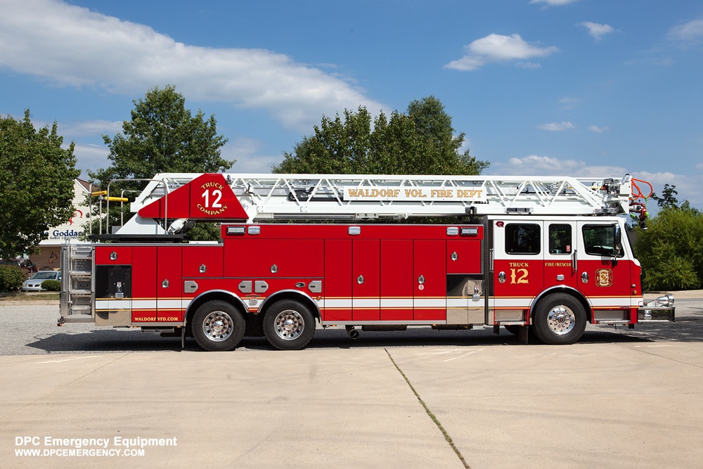 Waldorf Volunteer Fire Department / Viper 109' Aerial Ladder DPC