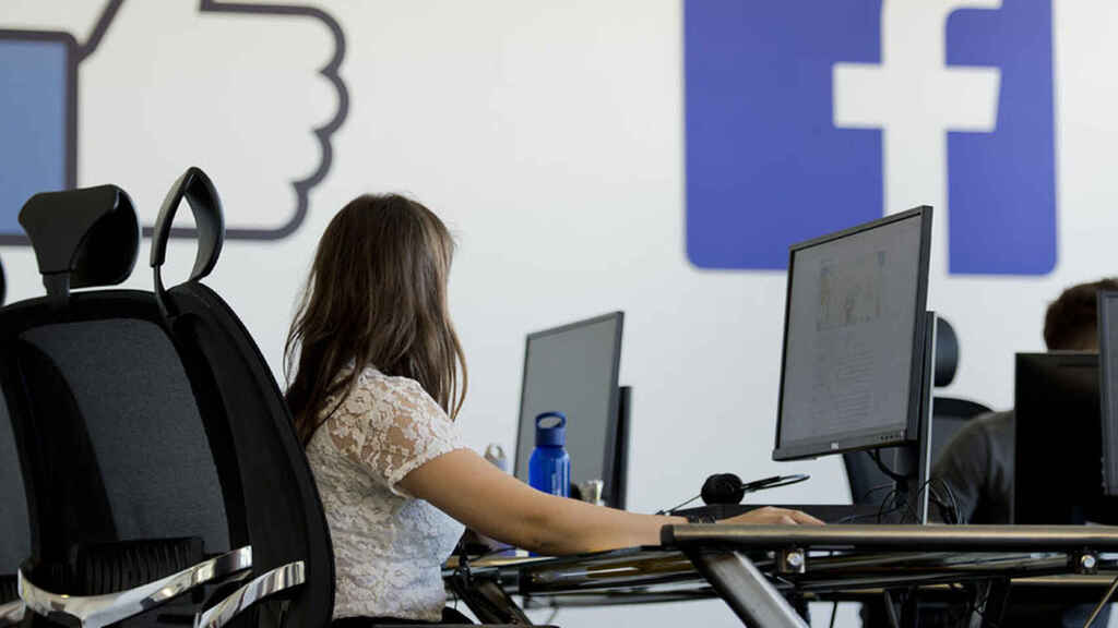 Los moderadores de contenido de Facebook vuelven a la carga pidiendo