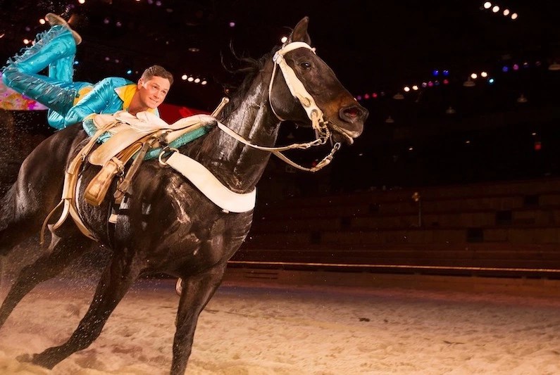 Your AZ Guide for Dolly Parton’s Stampede in Branson