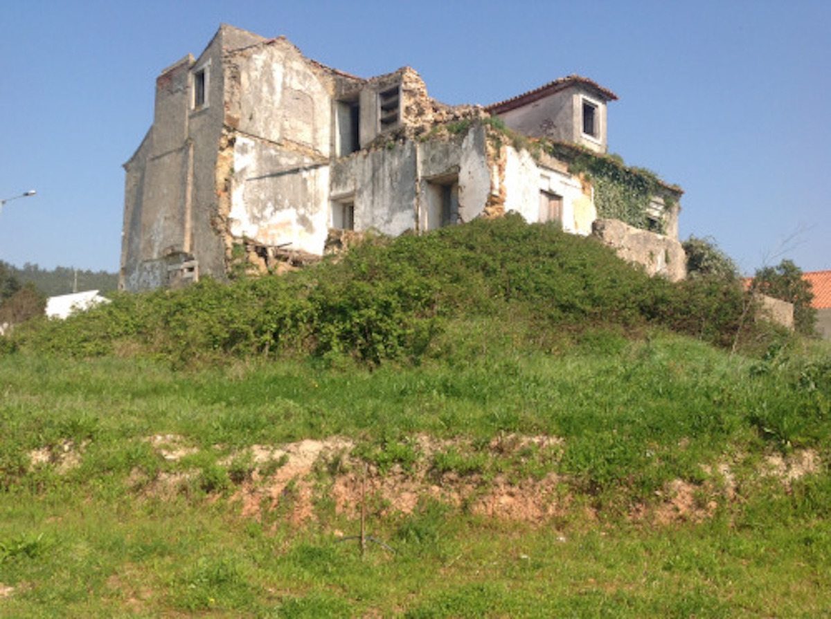 Ruin for sale in Portugal Villas Luz Portuguese Real Estate Agency