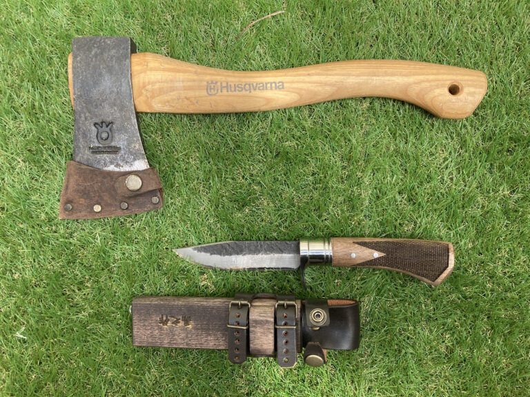 斧（おの）とナイフの比較、薪割りにはナイフが断然おすすめな理由【バトニング】│ドクターCAMP